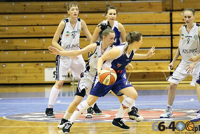 42/60 Drugi dzień rozgrywek Mistrzostw Polski U18 w koszykówce kobiet
