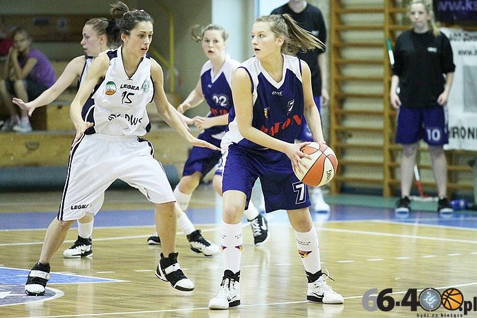 44/60 Drugi dzień rozgrywek Mistrzostw Polski U18 w koszykówce kobiet