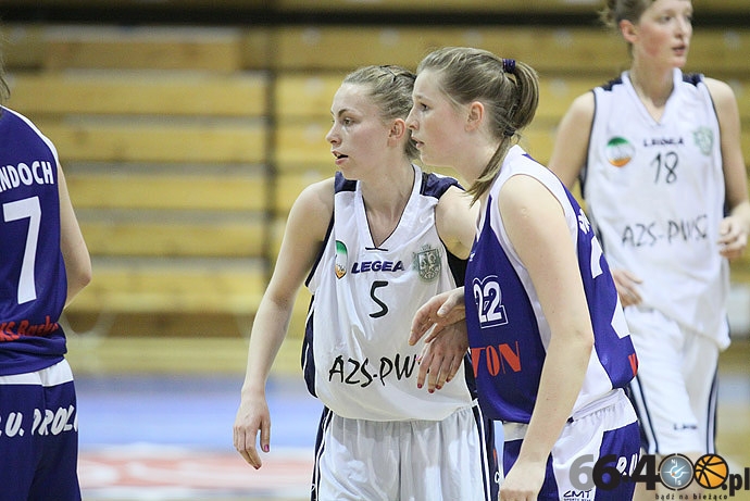 49/60 Drugi dzień rozgrywek Mistrzostw Polski U18 w koszykówce kobiet