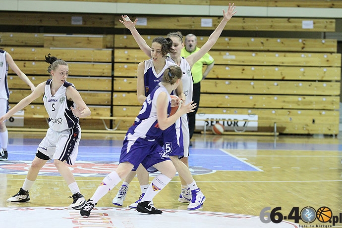 51/60 Drugi dzień rozgrywek Mistrzostw Polski U18 w koszykówce kobiet