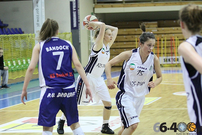 56/60 Drugi dzień rozgrywek Mistrzostw Polski U18 w koszykówce kobiet