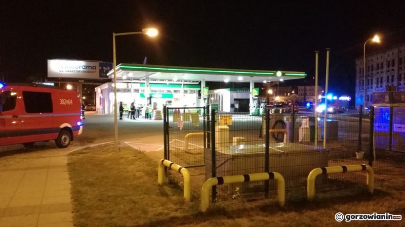 4/8 Akcja straży na stacji paliw