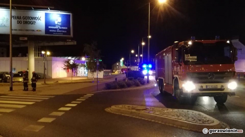 8/8 Akcja straży na stacji paliw