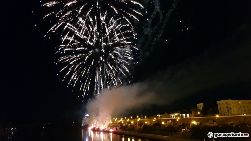 11/12 Pokaz sztucznych ogni