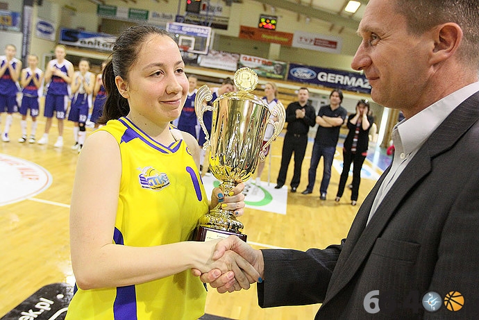 90/124 Finały Mistrzostw Polski U18 w koszykówce kobiet