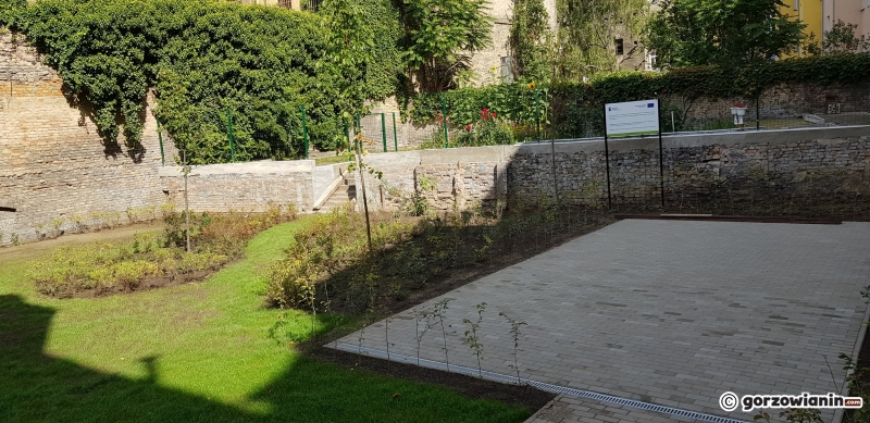 4/10 Renowacja podwórek w Śródmieściu