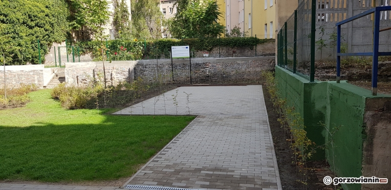 6/10 Renowacja podwórek w Śródmieściu
