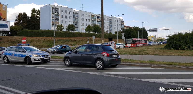 4/8 Niebezpieczny wypadek na rondzie Górczyńskim