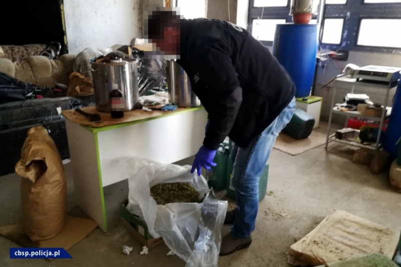 14/16 CBŚP zlikwidowało nielegalne laboratorium