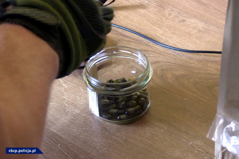 16/16 CBŚP zlikwidowało nielegalne laboratorium