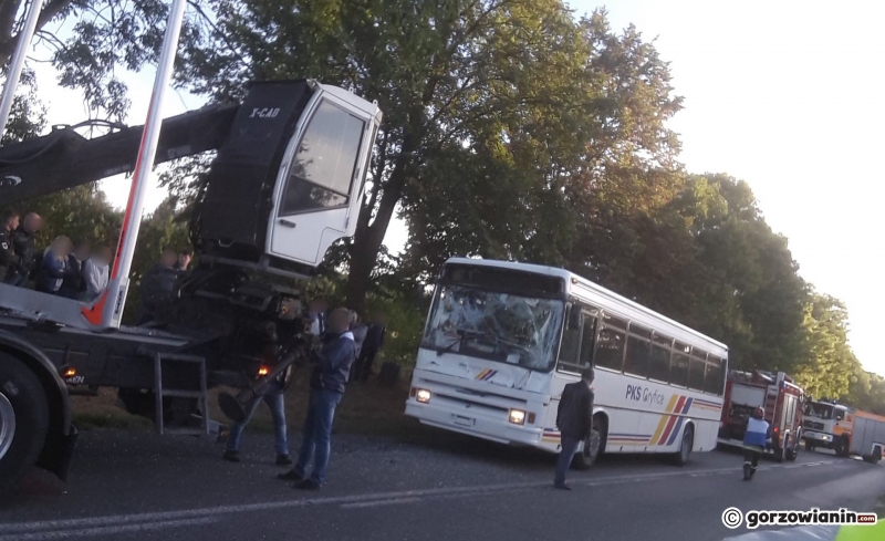 2/5 Wypadek autobusu komunikacji zastępczej