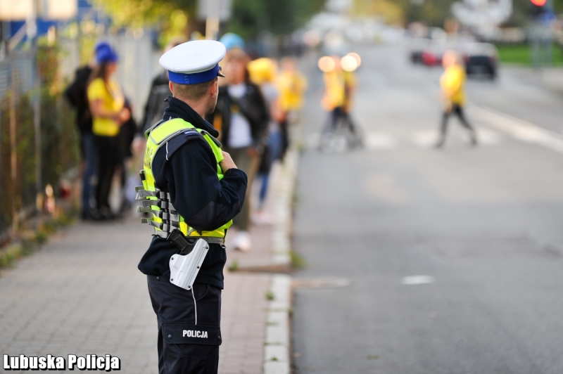 1/13 Policjanci zabezpieczali żużlowy finał