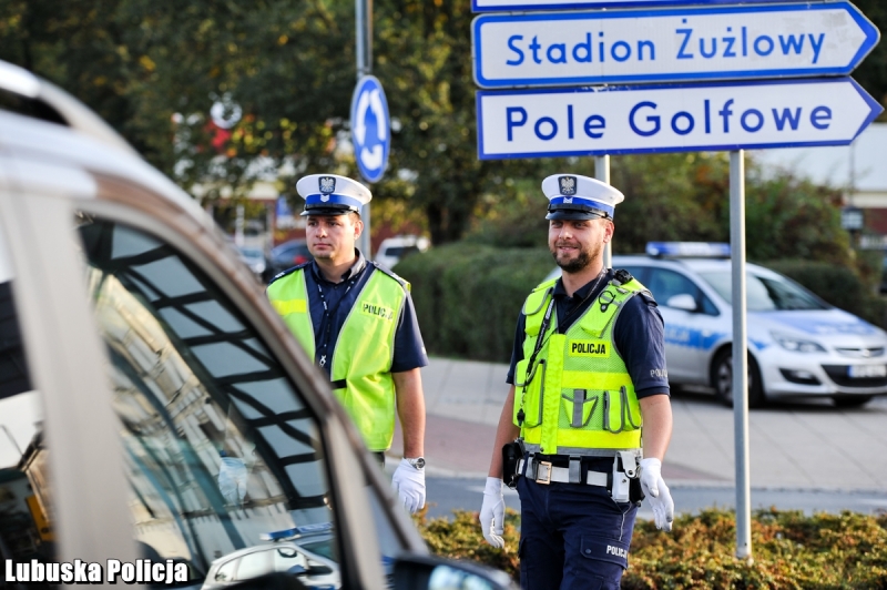 3/13 Policjanci zabezpieczali żużlowy finał