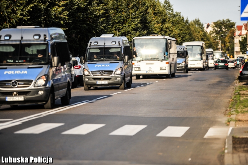 4/13 Policjanci zabezpieczali żużlowy finał