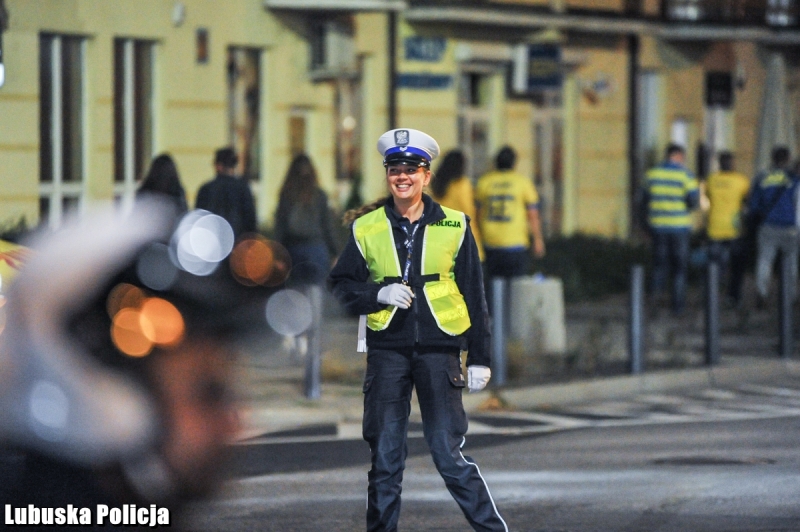 5/13 Policjanci zabezpieczali żużlowy finał