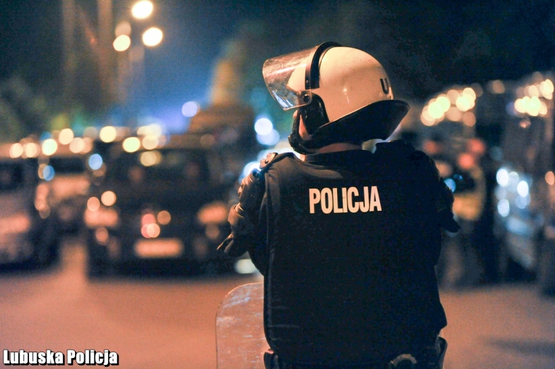 9/13 Policjanci zabezpieczali żużlowy finał