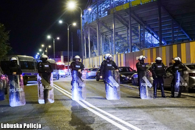 12/13 Policjanci zabezpieczali żużlowy finał