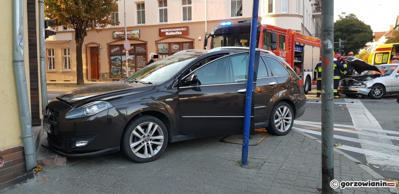 4/5 Zderzenie fiata i mercedesa