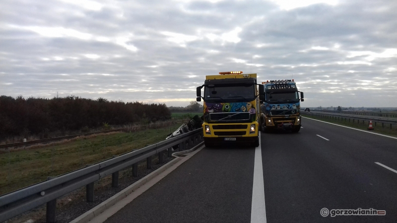 6/9 Przewrócona ciężarówka na S3