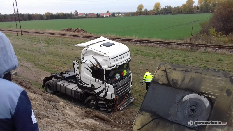 7/9 Przewrócona ciężarówka na S3