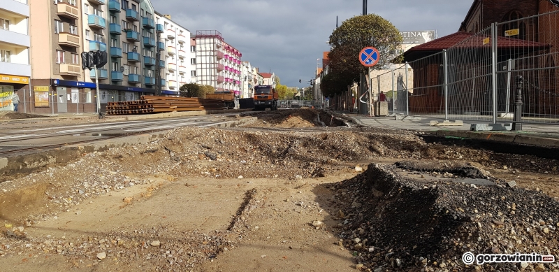 3/10 Prace na deptaku przy Sikorskiego