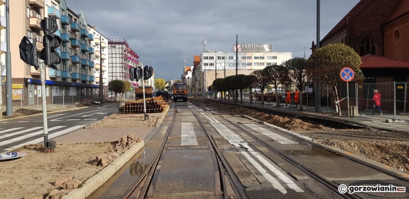 4/10 Prace na deptaku przy Sikorskiego