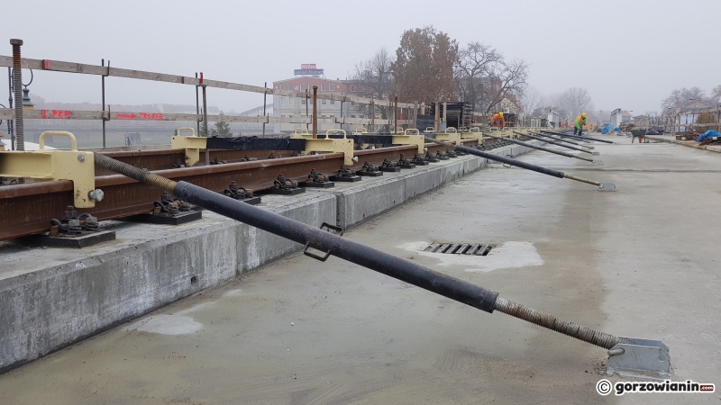 8/16 Prace na estakadzie na ukończeniu