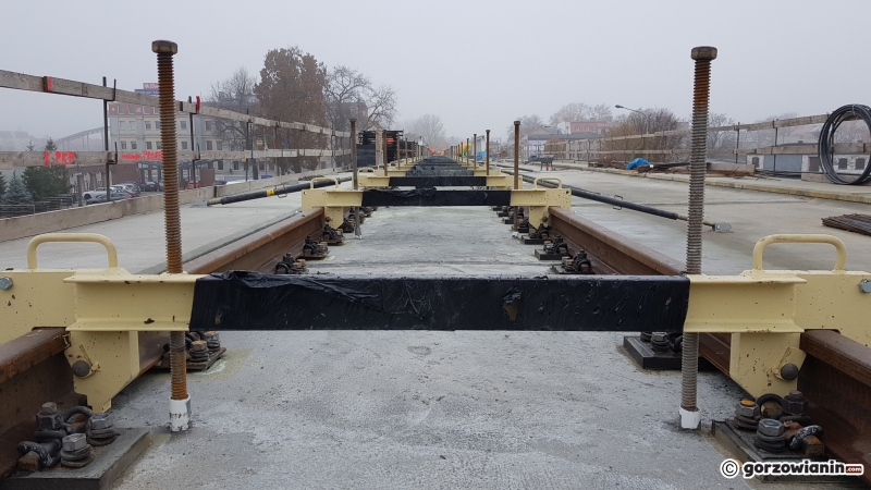 13/16 Prace na estakadzie na ukończeniu