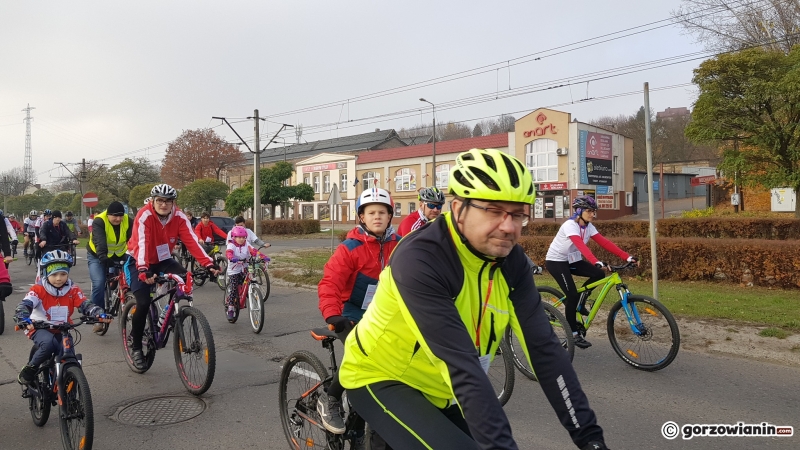 8/15 Biało-czerwona masa rowerowa