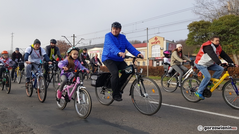 15/15 Biało-czerwona masa rowerowa