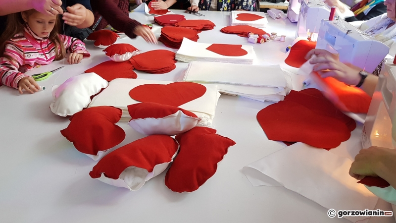 9/24 Biało-czerwone serca na Chrobrego