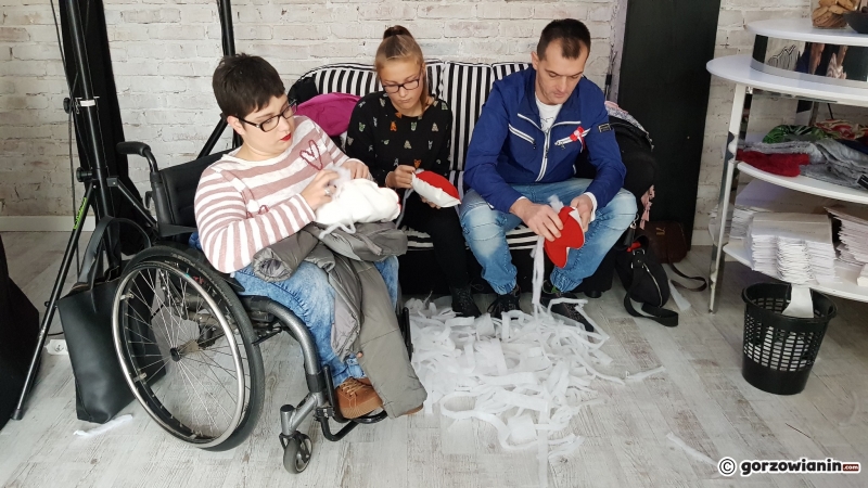 11/24 Biało-czerwone serca na Chrobrego