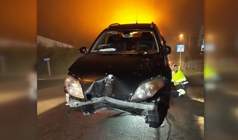 5/5 Kierowca renault uderzył w słup