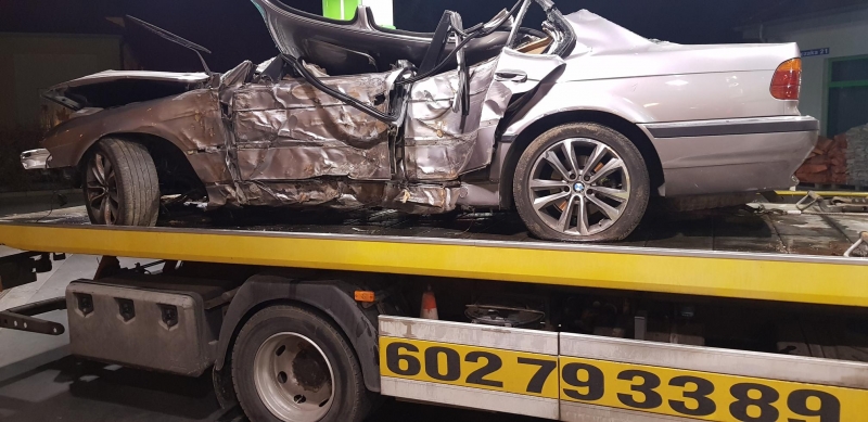 7/8 Rozbite BMW w parku Słowiańskim