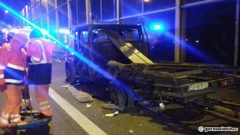 8/10 Zderzenie busa i ciężarówki na S3