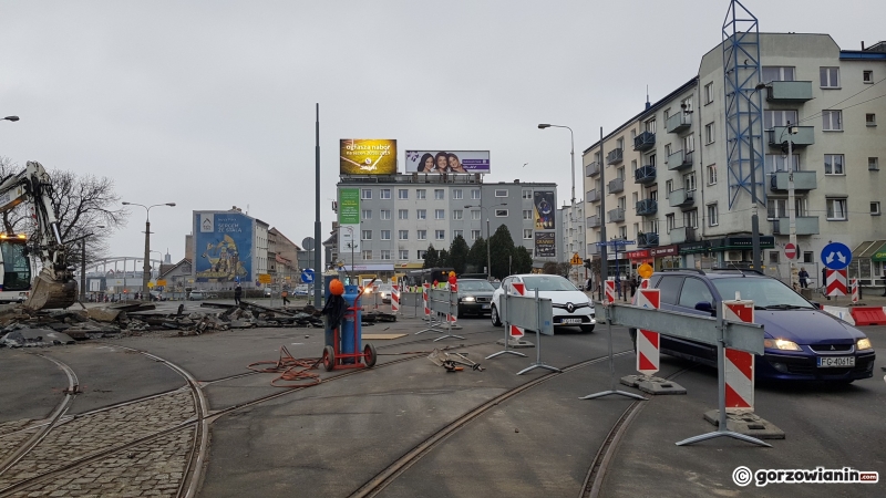 13/21 Rozkopane skrzyżowanie Sikorskiego-Chrobrego