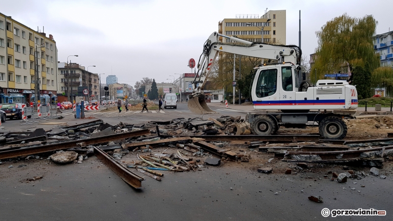 17/21 Rozkopane skrzyżowanie Sikorskiego-Chrobrego