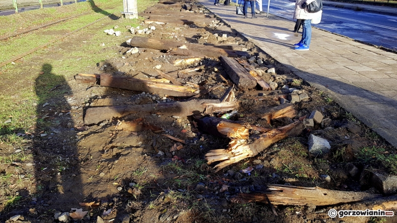 7/10 Demontaż torowiska na Kazimierza Wielkiego