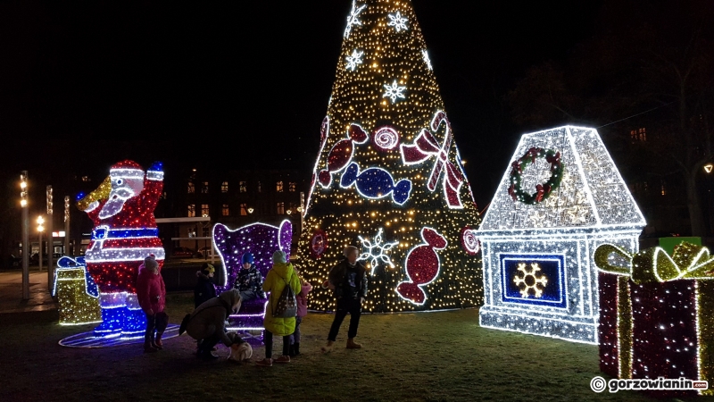 8/11 Iluminacje na Kwadracie 