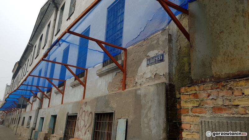 3/8 Zabezpieczenia niszczejącego budynku przy Obotryckiej