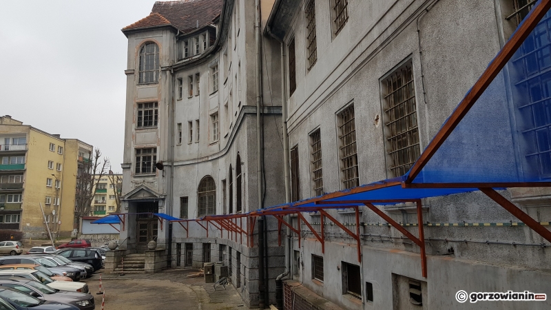 6/8 Zabezpieczenia niszczejącego budynku przy Obotryckiej