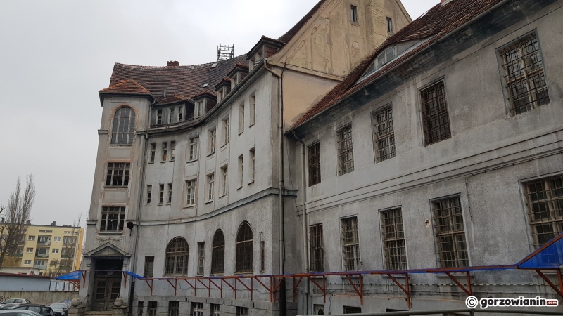 7/8 Zabezpieczenia niszczejącego budynku przy Obotryckiej