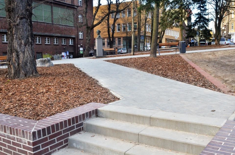 4/6 Odnowiony skwer przy Łaźni