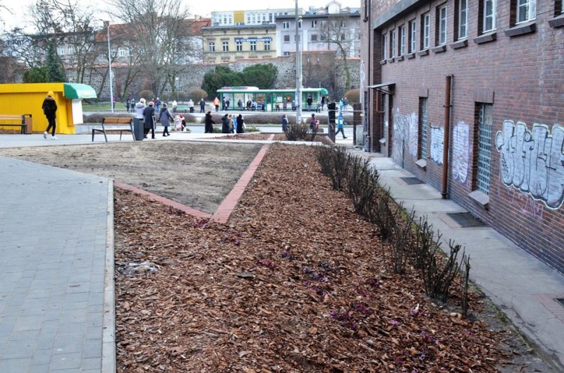 6/6 Odnowiony skwer przy Łaźni