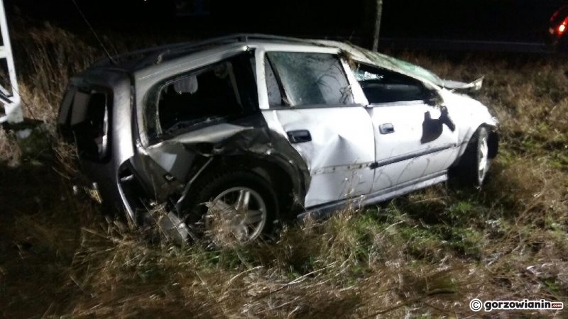 3/4 Roztrzaskał opla o drzewa