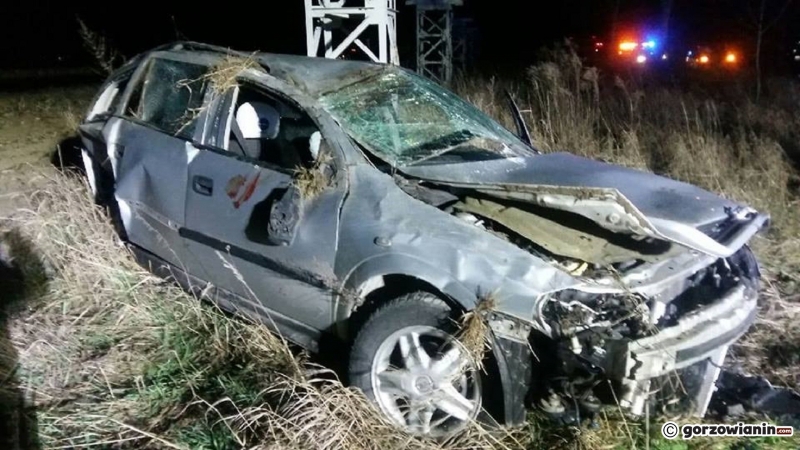 4/4 Roztrzaskał opla o drzewa