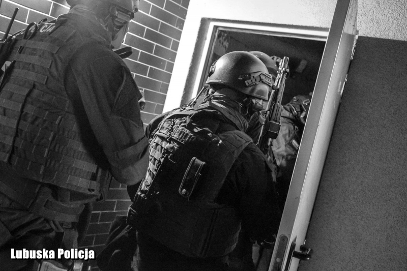 3/10 Policjanci zlikwidowali hodowlę marihuany