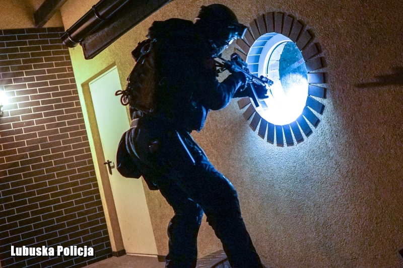 8/10 Policjanci zlikwidowali hodowlę marihuany