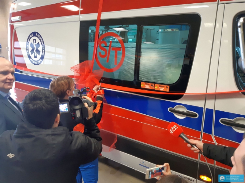 4/4 Nowa karetka rozpoczyna pracę