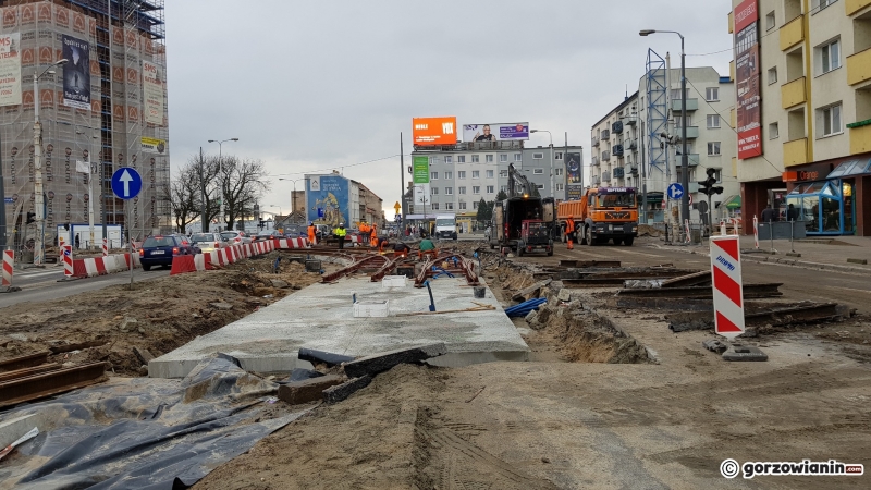 4/15 Prace na skrzyżowaniu Sikorskiego-Chrobrego